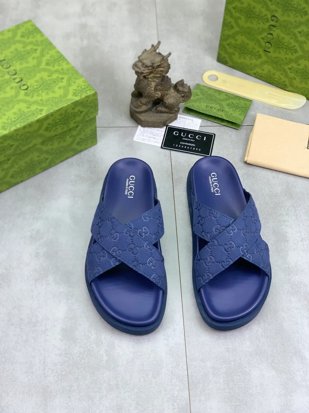 Men's Men's Shoes💰P320💰[New Style]🎁🎁🎁 High-quality GUCCI new casual slippers for the Year of the Snake, original official website, perfect workmanship, transmitting a kind of noble luxury, sublimating its definition of luxury in Gucci's high-end extraordinary craftsmanship. Original Gucci double G combination outsole, code number: 38-44 (45 customized)